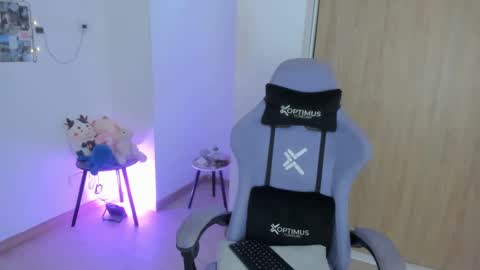 juli_santos_22 online show from 10/06/25, 06:38