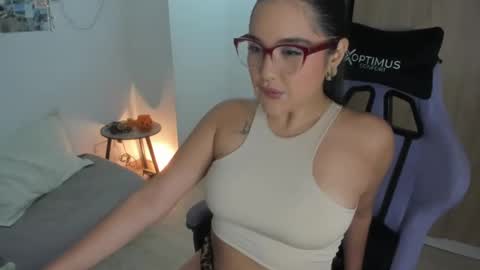 juli_santos_22 online show from 11/02/25, 05:26