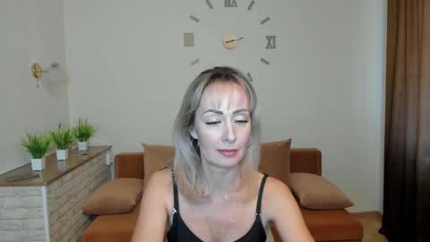 julia__cherry_ online show from 12/08/24, 07:47