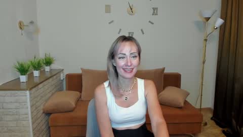 julia__cherry_ online show from 12/10/24, 10:05
