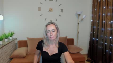 julia__cherry_ online show from 01/07/25, 04:18