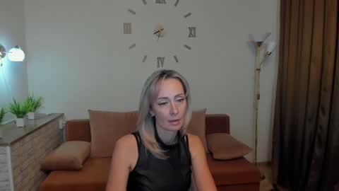 julia__cherry_ online show from 02/07/25, 03:52