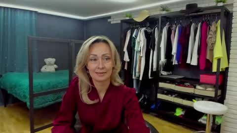 julia__cherry_ online show from 12/19/25, 02:35