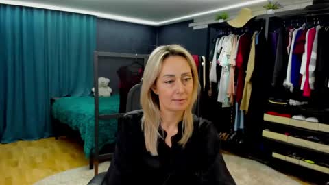 julia__cherry_ online show from 04/20/26, 03:15