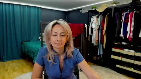 julia__cherry_ online show from 04/22/26, 03:13