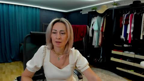 Snapshot of julia__cherry_ chatting on 04/24/26, 02:41 julia__cherry_ online show from 04/24/26, 02:41