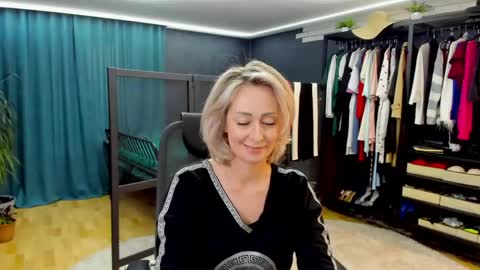 Snapshot of julia__cherry_ chatting on 05/14/26, 02:02 julia__cherry_ online show from 05/14/26, 02:02