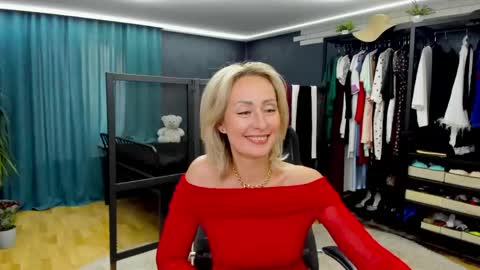 Snapshot of julia__cherry_ chatting on 05/31/26, 01:18 julia__cherry_ online show from 05/31/26, 01:18
