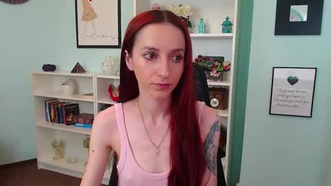 JuliaJae online show from 11/19/25, 07:41