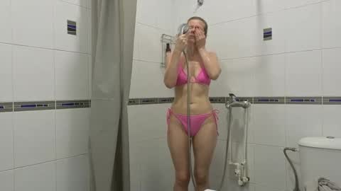 julia_giulia online show from 11/10/25, 03:38