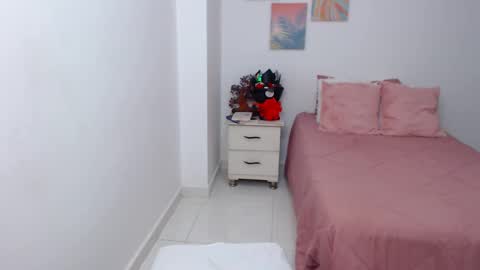 julia online show from 11/08/25, 07:19