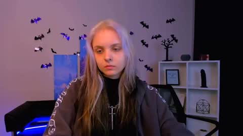 Julia  online show from 12/02/24, 10:28