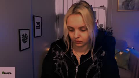 Julia  online show from 01/08/25, 10:37