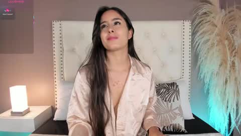 Snapshot of julia_martinezz_ chatting on 06/05/26, 11:38 J U L IA M A R T I N E Z online show from 06/05/26, 11:38