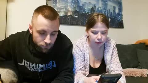 julia_official online show from 02/12/25, 08:29