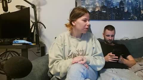 julia_official online show from 02/17/25, 09:08