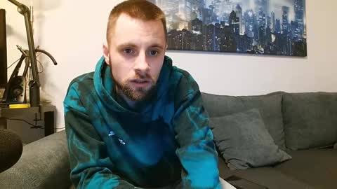 julia_official online show from 02/23/25, 07:49