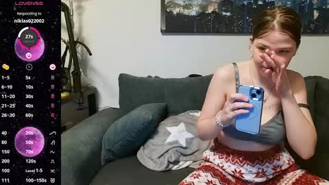 julia_official online show from 03/03/25, 09:15