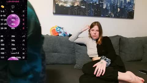 julia_official online show from 03/08/25, 07:53