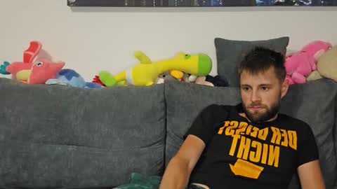 julia_official online show from 09/29/25, 08:24