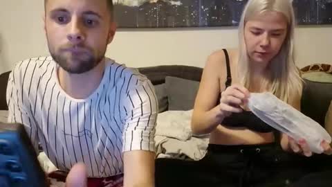 julia_official online show from 11/29/25, 09:18