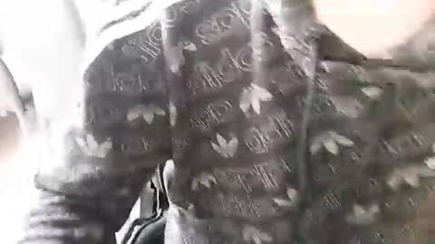 julia_official online show from 02/13/26, 12:01