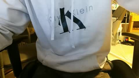 julia_official online show from 02/28/26, 11:17