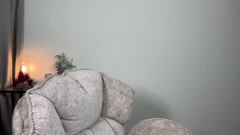 Snapshot of julia_rle chatting on 12/23/24, 06:16 Julia R Le online show from 12/23/24, 06:16