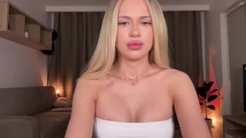 Snapshot of julia_rle chatting on 09/16/25, 08:32 Julia R Le online show from 09/16/25, 08:32