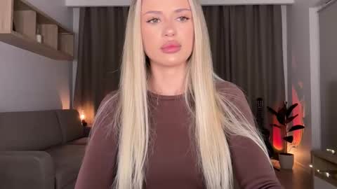 Snapshot of julia_rle chatting on 10/01/25, 10:49 Julia R Le online show from 10/01/25, 10:49