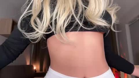 Snapshot of julia_rle chatting on 10/02/25, 09:55 Julia R Le online show from 10/02/25, 09:55