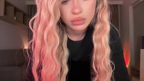 Snapshot of julia_rle chatting on 10/15/25, 09:04 Julia R Le online show from 10/15/25, 09:04