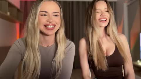 Snapshot of julia_rle chatting on 11/04/25, 10:42 Julia R Le online show from 11/04/25, 10:42