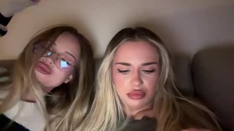 Snapshot of julia_rle chatting on 11/24/25, 11:04 Julia R Le online show from 11/24/25, 11:04