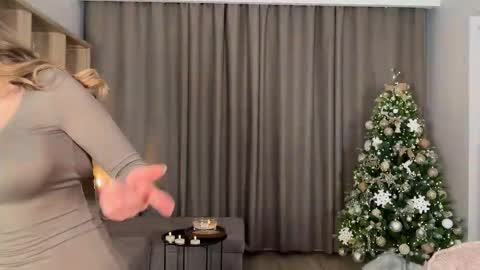 Snapshot of julia_rle chatting on 01/13/26, 09:31 Julia R Le online show from 01/13/26, 09:31