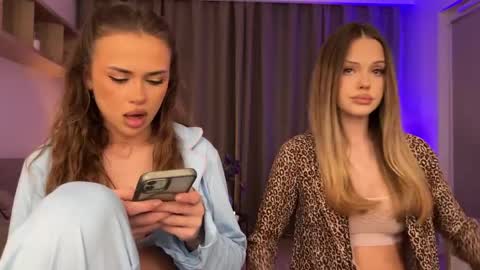 Snapshot of julia_rle chatting on 03/25/26, 07:42 Julia R Le online show from 03/25/26, 07:42