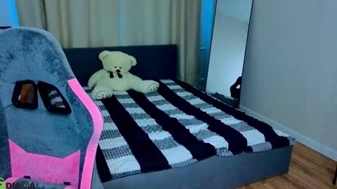 Julia Shyy online show from 06/02/26, 01:51