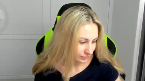 Snapshot of julia_sunshinee chatting on 07/03/26, 07:48 Julia online show from 07/03/26, 07:48