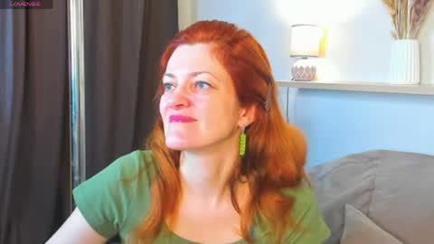 julia_suny online show from 05/19/26, 01:56