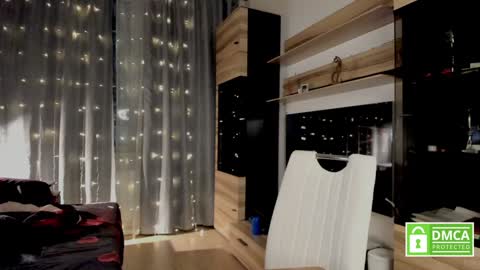 julia_t_mog online show from 02/04/25, 09:52