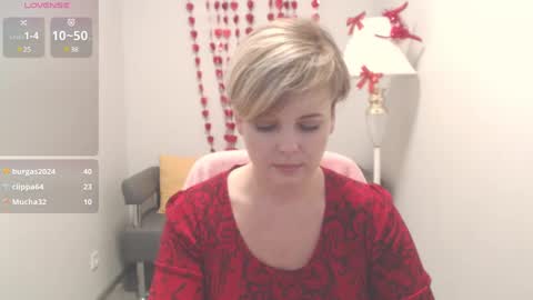 Julia online show from 02/10/25, 04:25