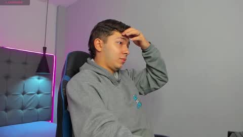 julian_smith21 online show from 02/25/26, 12:15