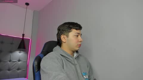 julian_smith21 online show from 03/04/26, 12:22