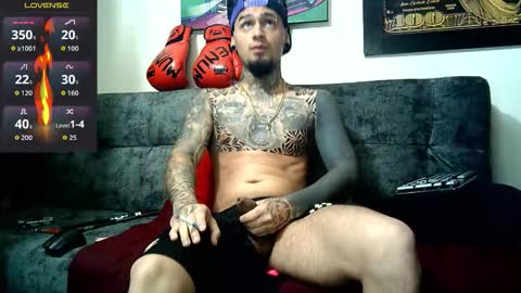 Snapshot of julian_tattoo chatting on 10/03/25, 09:39 Julian independent model online show from 10/03/25, 09:39