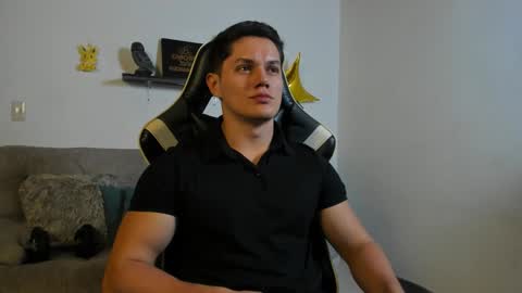 julian_wallace online show from 10/27/25, 07:07