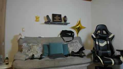 julian_wallace online show from 12/18/25, 06:36