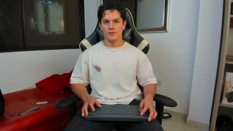 julian_wallace online show from 02/08/26, 09:07