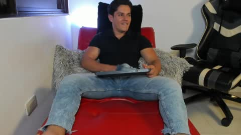 julian_wallace online show from 04/09/26, 06:19