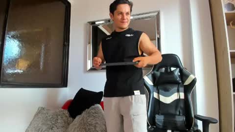 julian_wallace online show from 04/18/26, 06:23