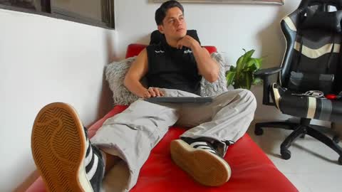 Snapshot of julian_wallace chatting on 05/04/26, 06:26 julian_wallace online show from 05/04/26, 06:26